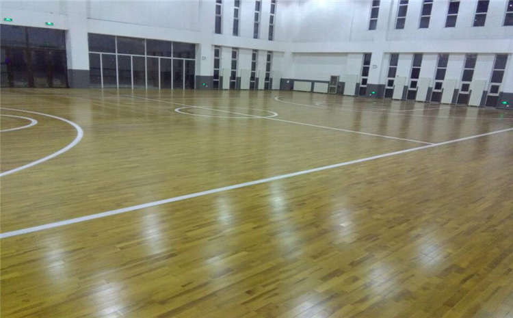 楓樺木羽毛球館木地板哪個品牌好？